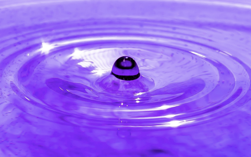 goutte d'eau violette